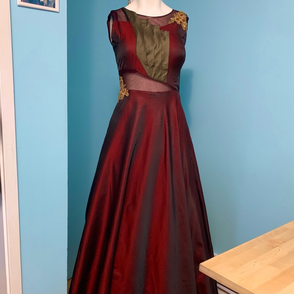 Magnificent Iridescent Red Gown - Picture 5 of 15